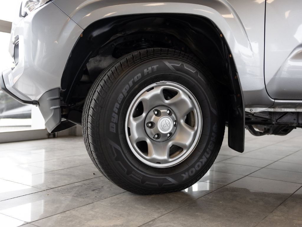 Used 2018 Toyota Tacoma SR w/ SR Convenience Package AWD/4WD image 9