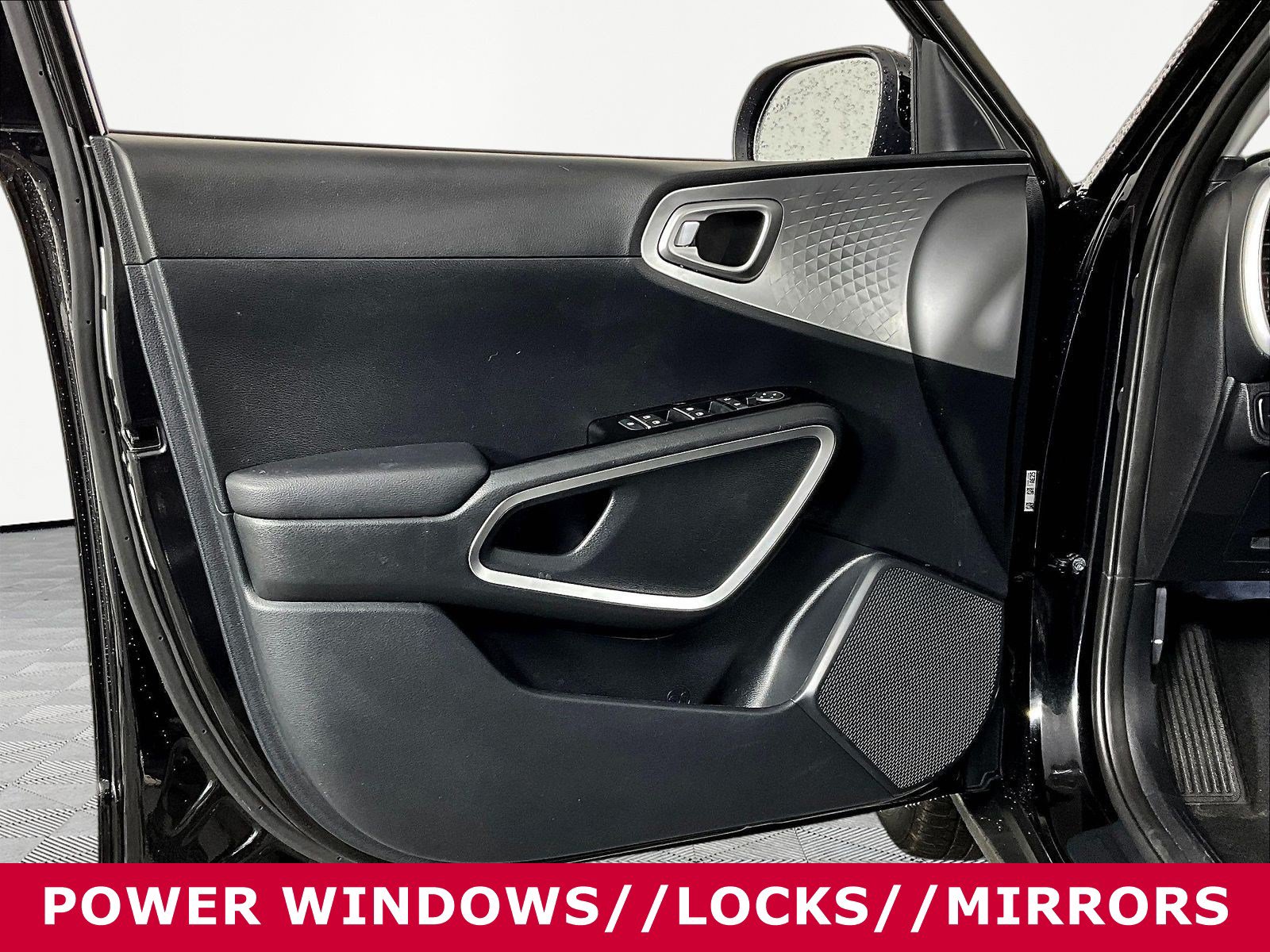 Used 2025 Kia Soul LX FWD image 18