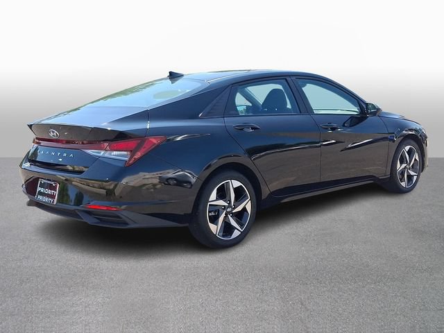 Used 2023 Hyundai Elantra SEL w/ Convenience Package FWD image 4