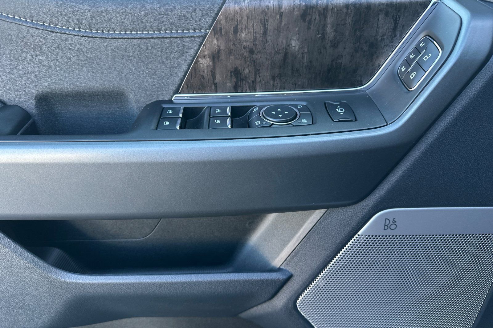 New 2026 Ford F250 Lariat w/ Black Appearance Package image 11