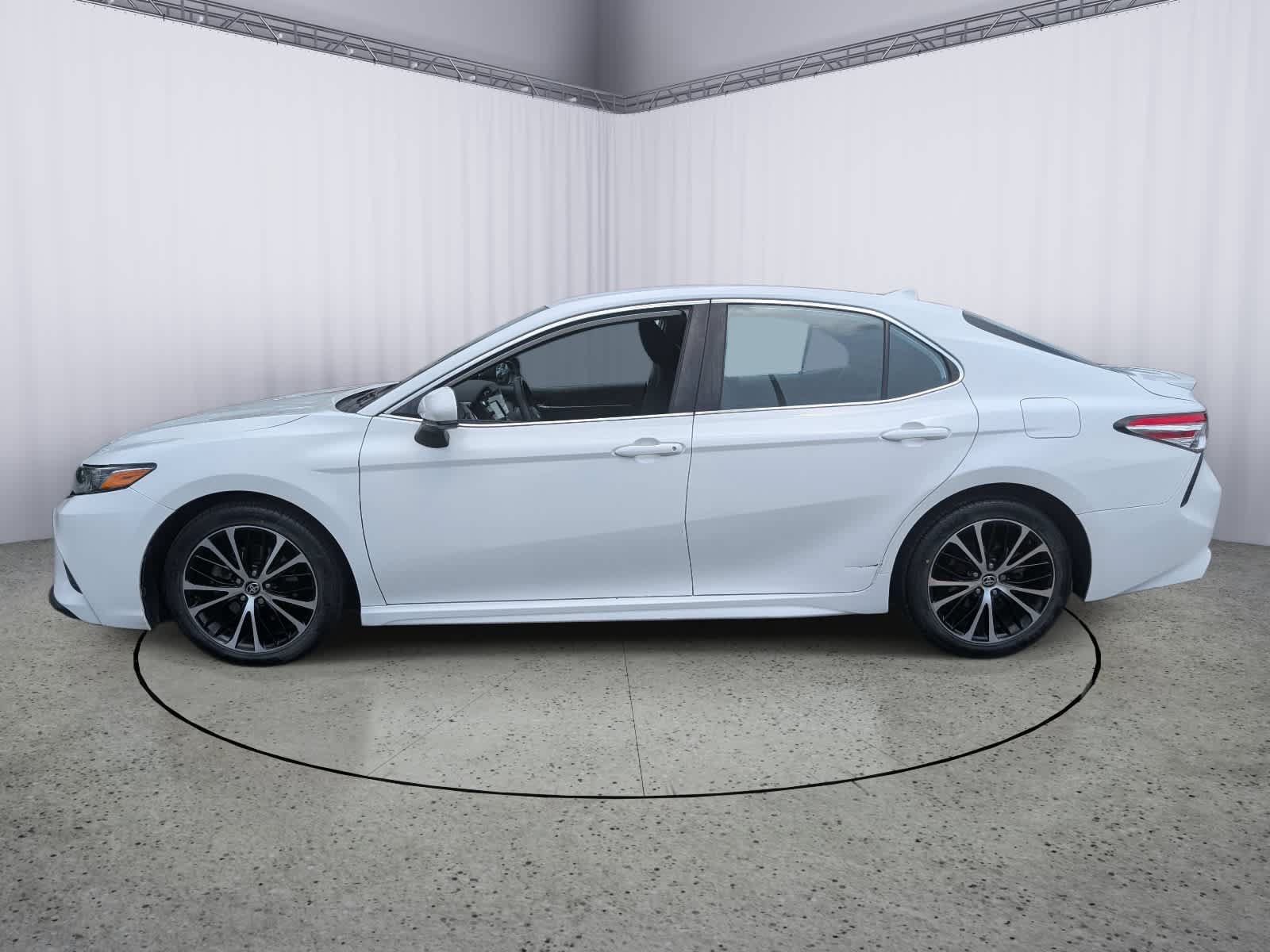 Used 2020 Toyota Camry SE FWD image 6