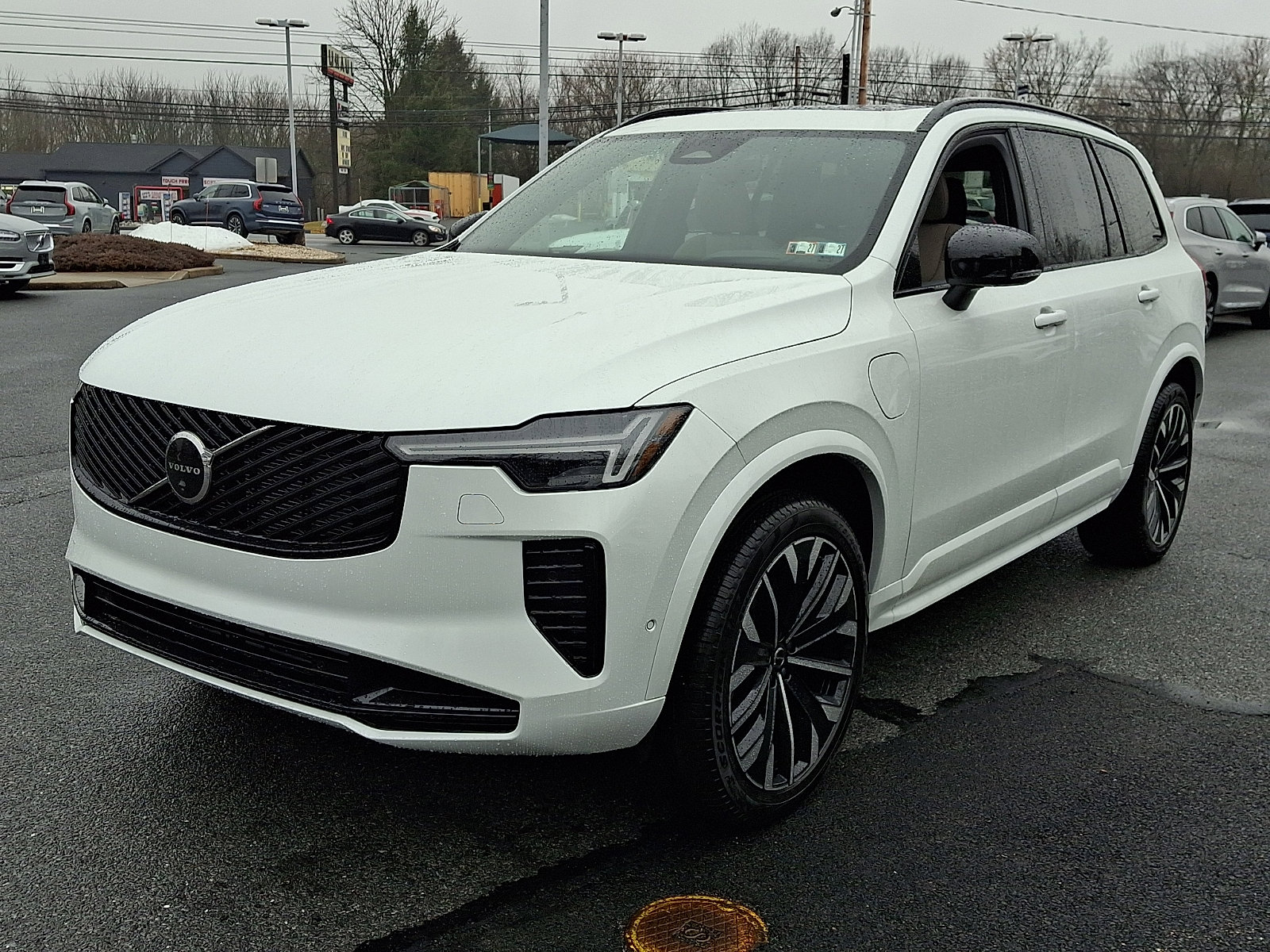 New 2026 Volvo XC90 T8 Ultra w/ Lounge Package image 2