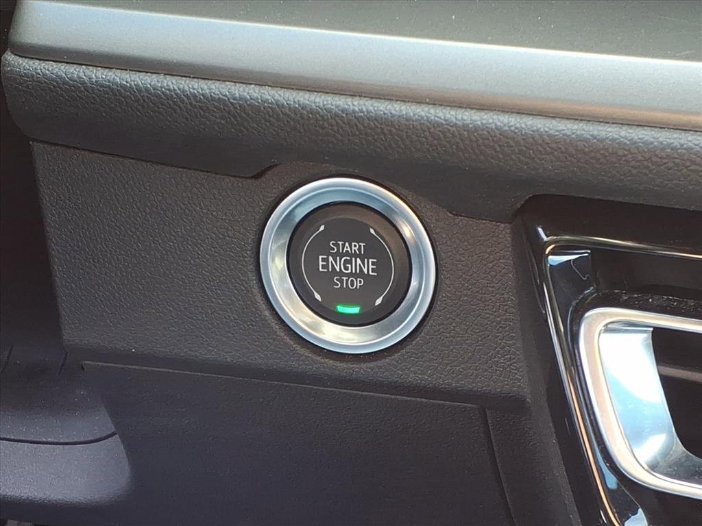 Used 2025 Chevrolet Traverse LT image 14