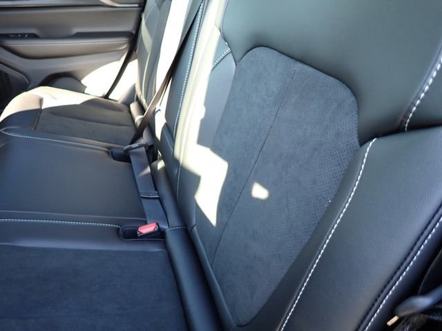 New 2025 Jeep Grand Cherokee Altitude image 11