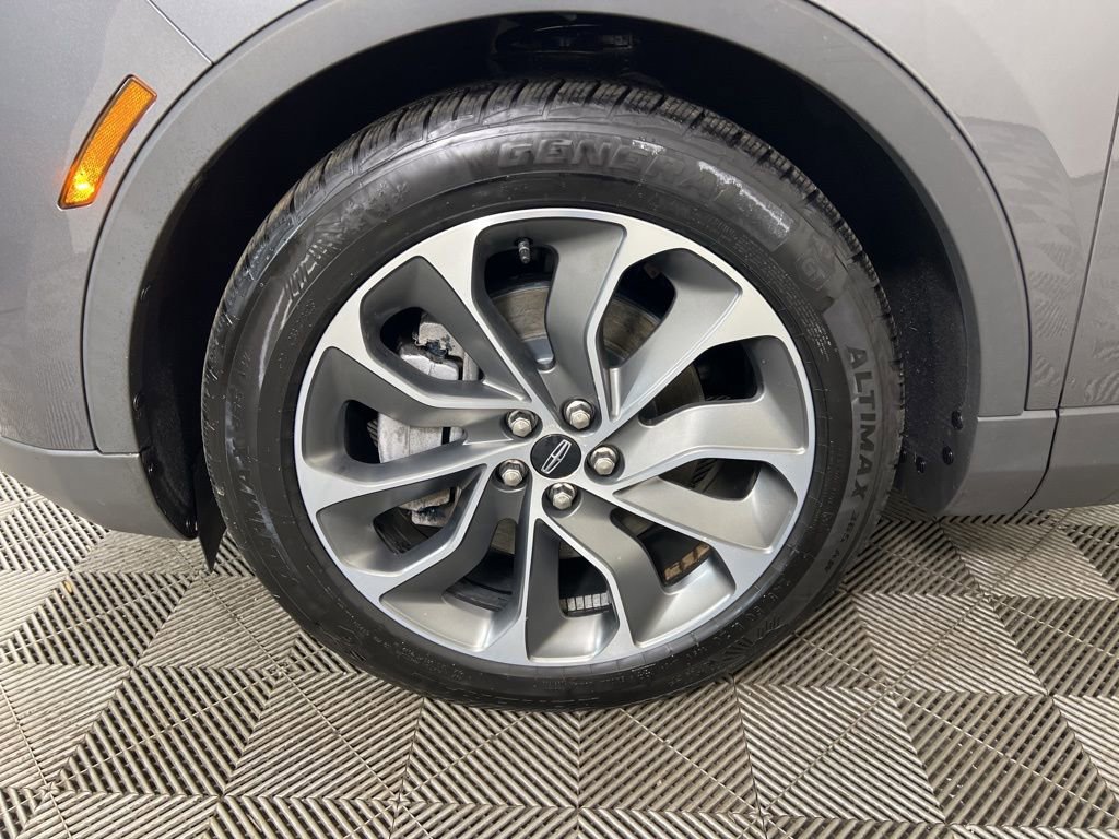 Used 2022 Lincoln Nautilus Reserve w/ Luxury Package image 11