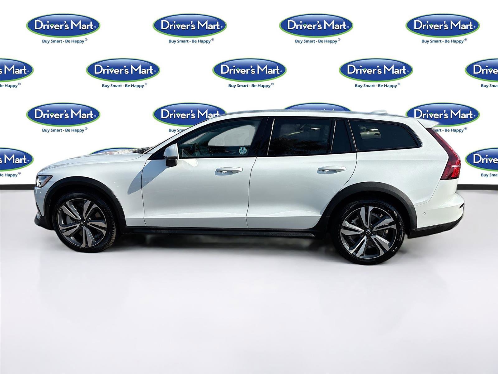 Used 2025 Volvo V60 B5 Cross Country Plus image 4