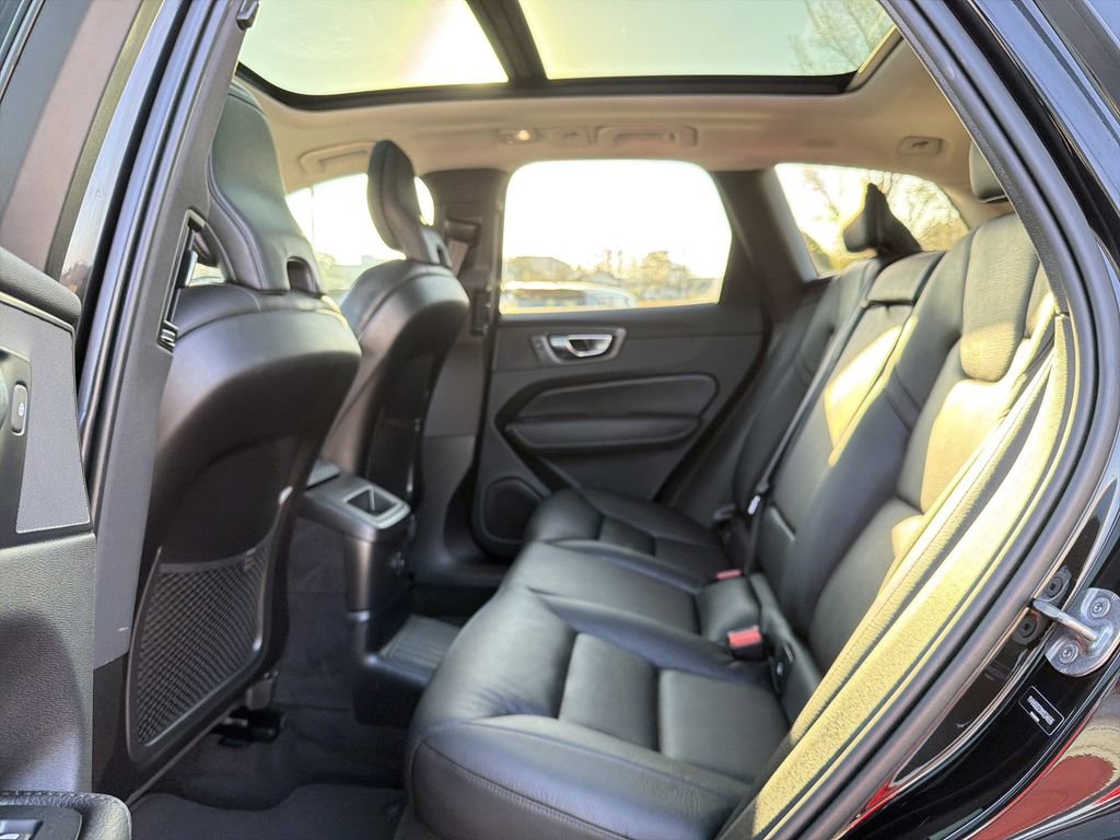 Used 2022 Volvo XC60 T8 Inscription image 13