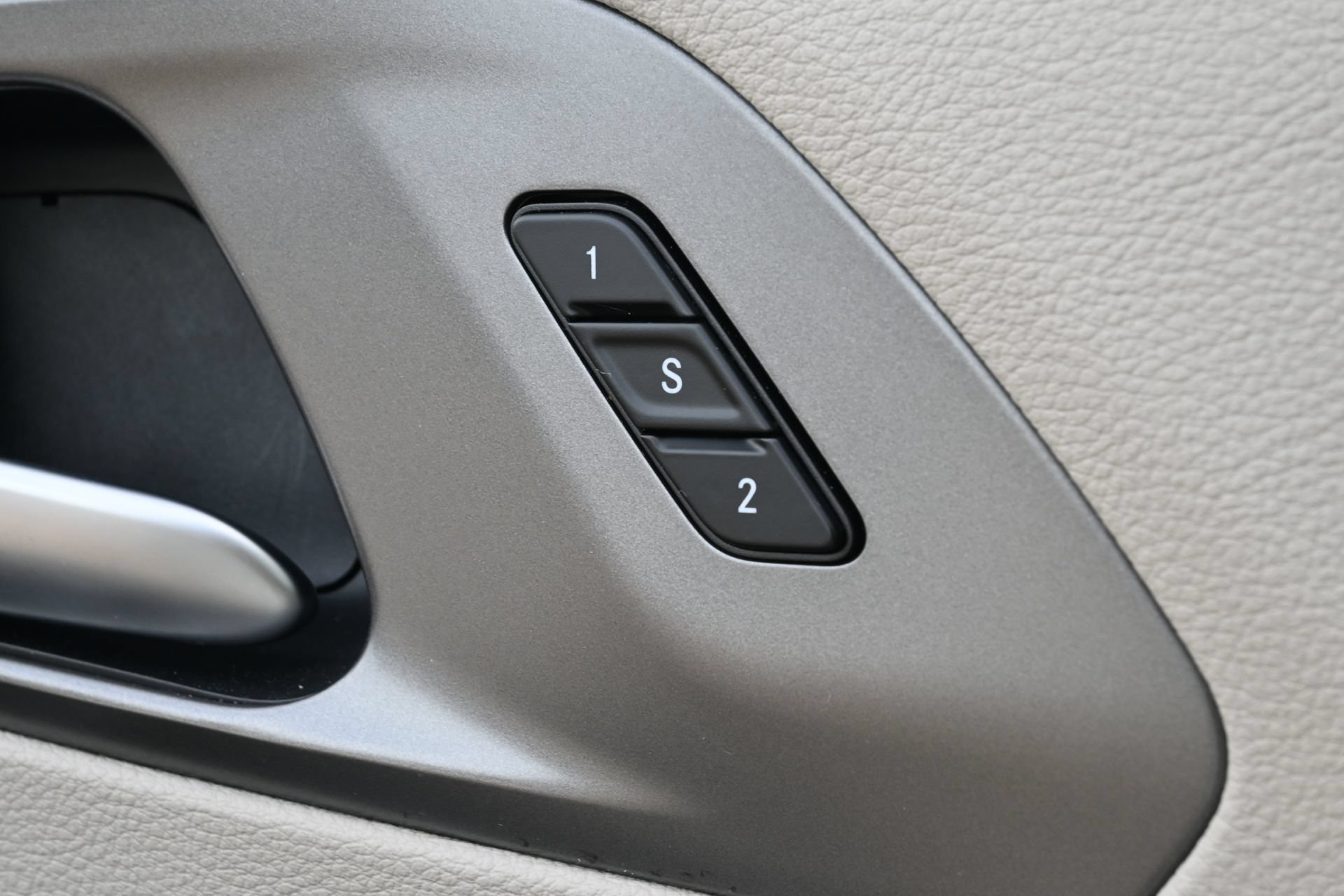 Used 2023 Chrysler Pacifica Touring-L FWD image 17