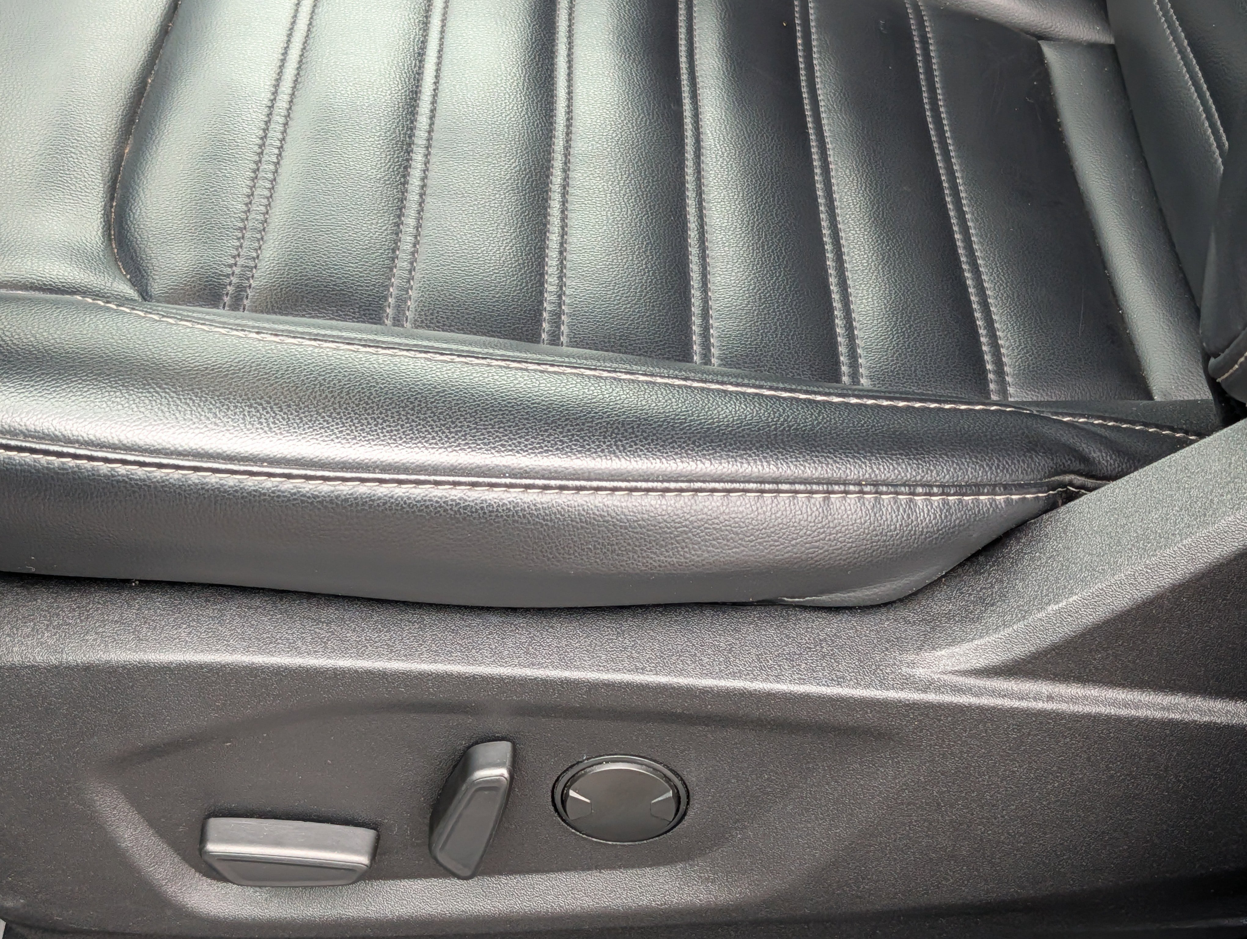 Used 2024 Ford Edge SEL image 11