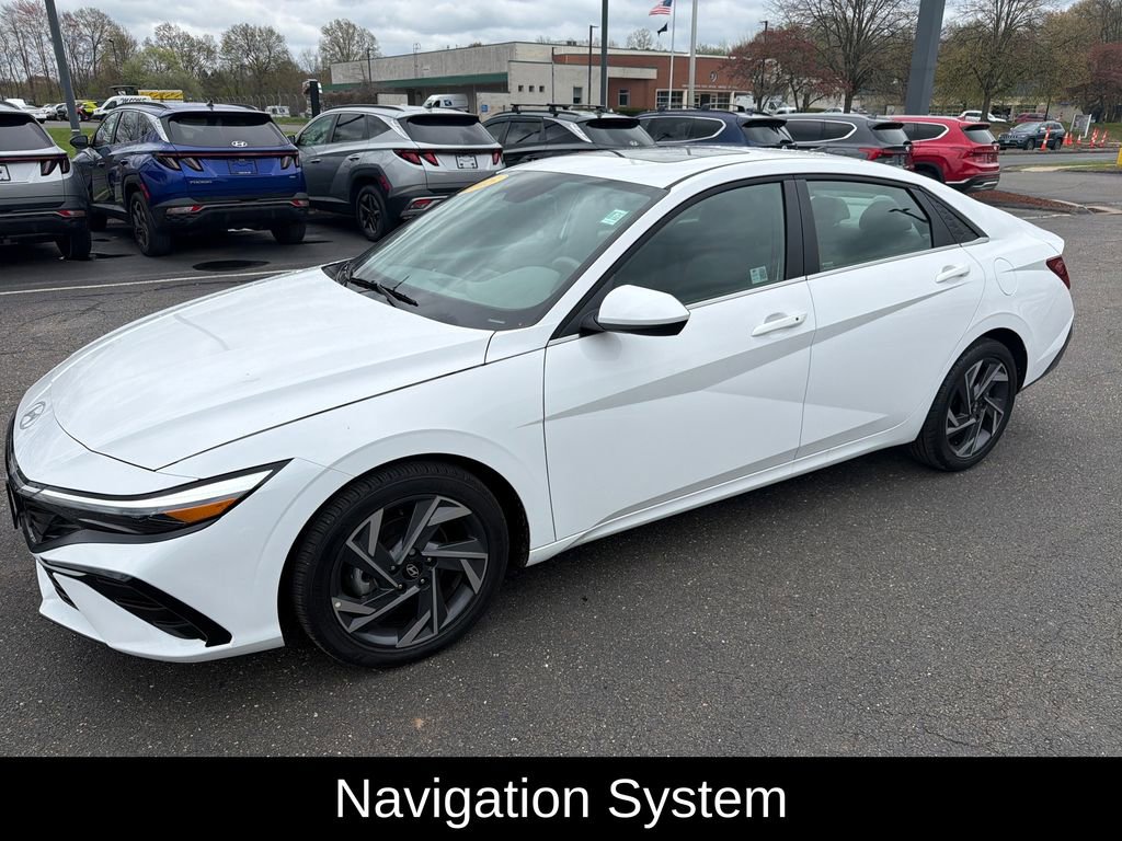 Used 2025 Hyundai Elantra SEL w/ Cargo Package FWD image 7