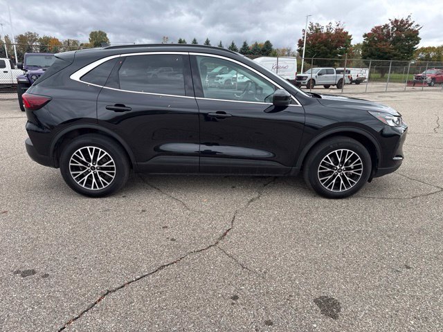 Used 2025 Ford Escape SE FWD image 8
