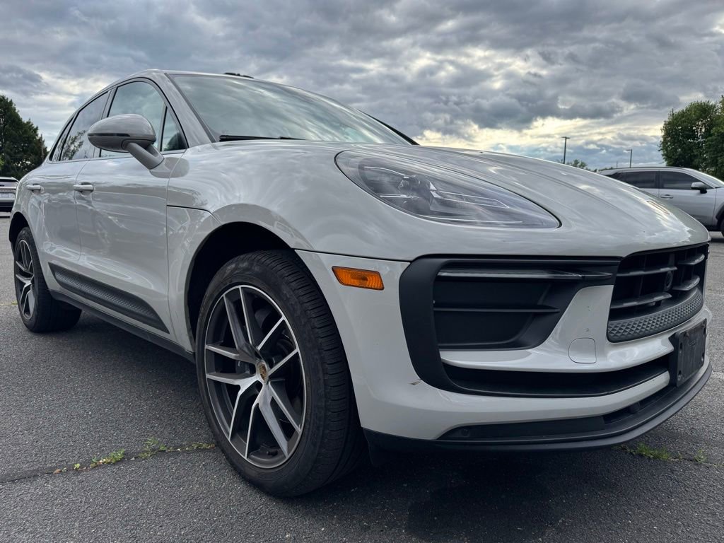 Used 2024 Porsche Macan AWD/4WD image 1