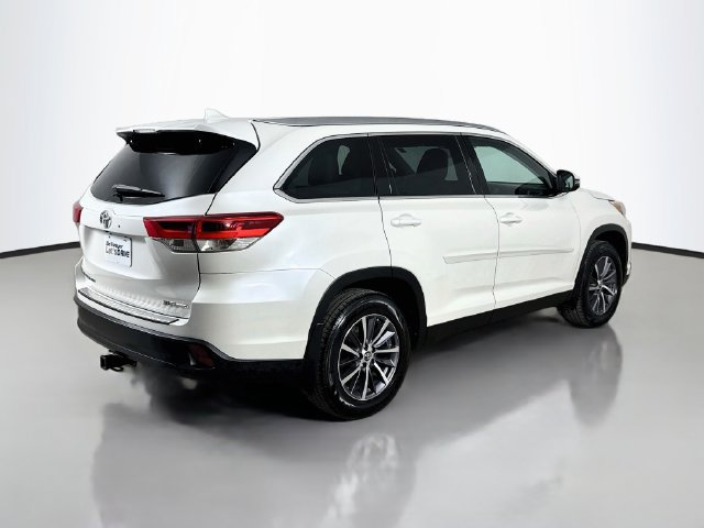 Used 2019 Toyota Highlander XLE AWD/4WD image 13