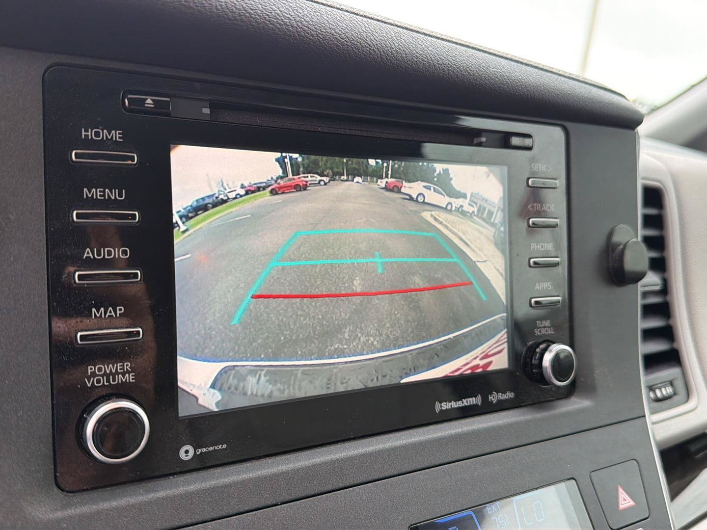 Used 2019 Toyota Sienna XLE Premium FWD image 24