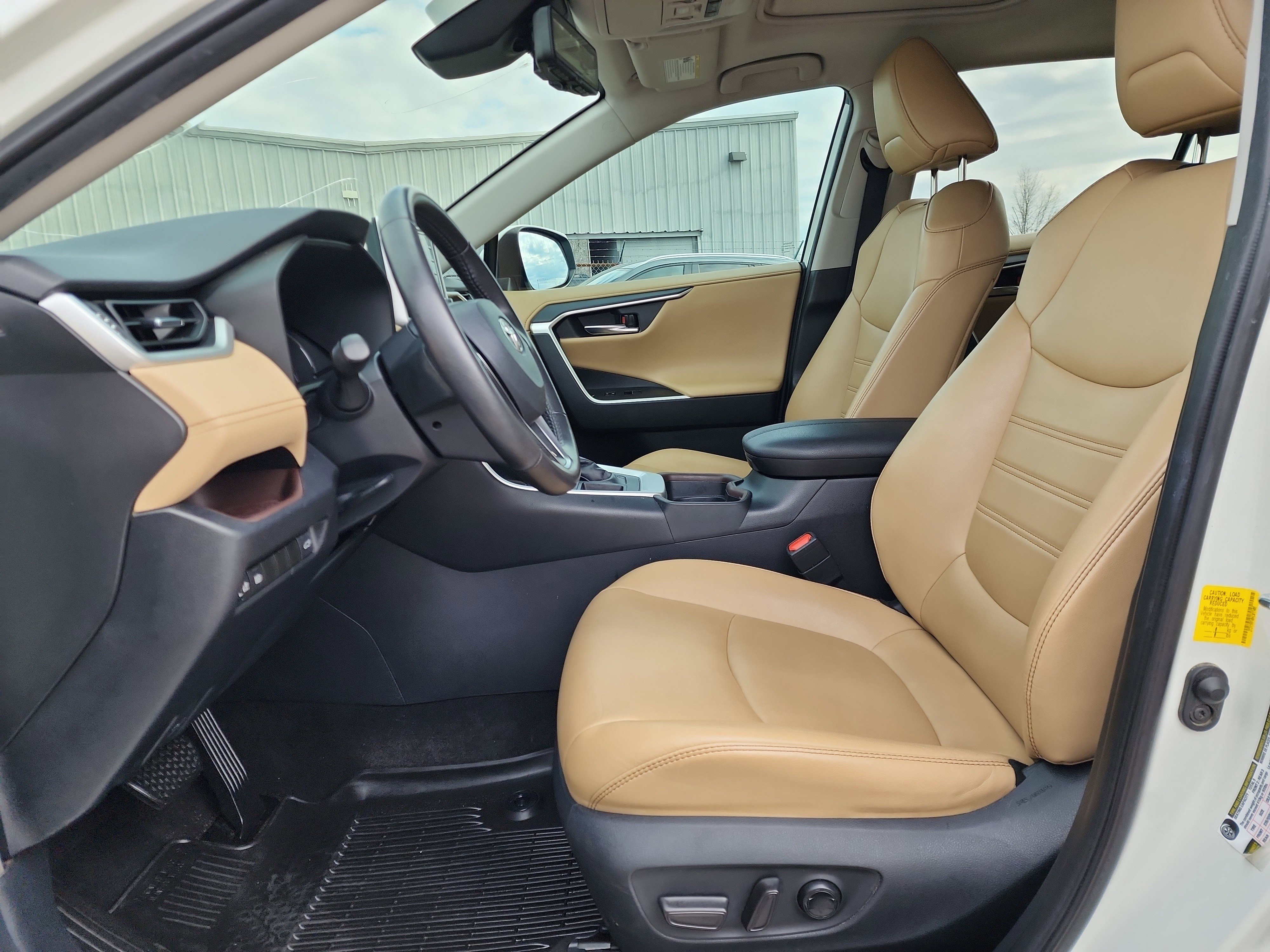 Used 2019 Toyota RAV4 Limited image 10