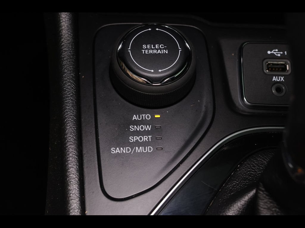 Used 2023 Jeep Cherokee Altitude Lux w/ Lux Elite Package AWD/4WD image 16