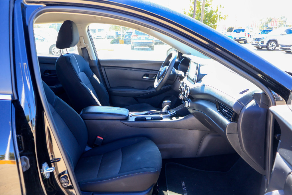 Used 2025 Nissan Sentra SV FWD image 8