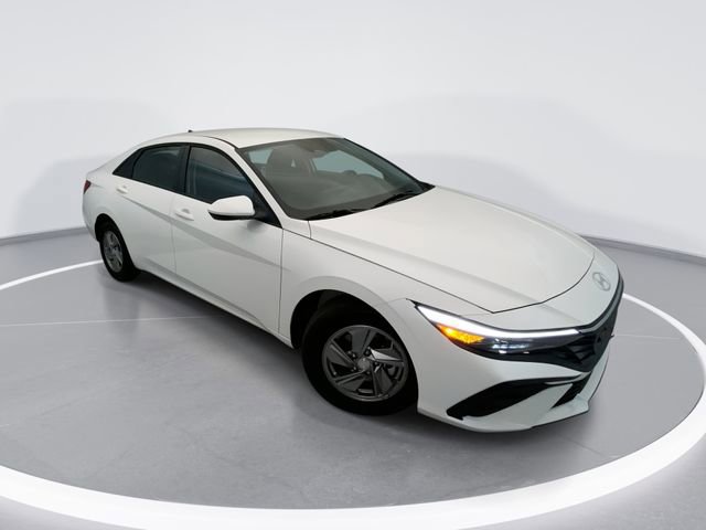 Certified 2026 Hyundai Elantra SE FWD image 1
