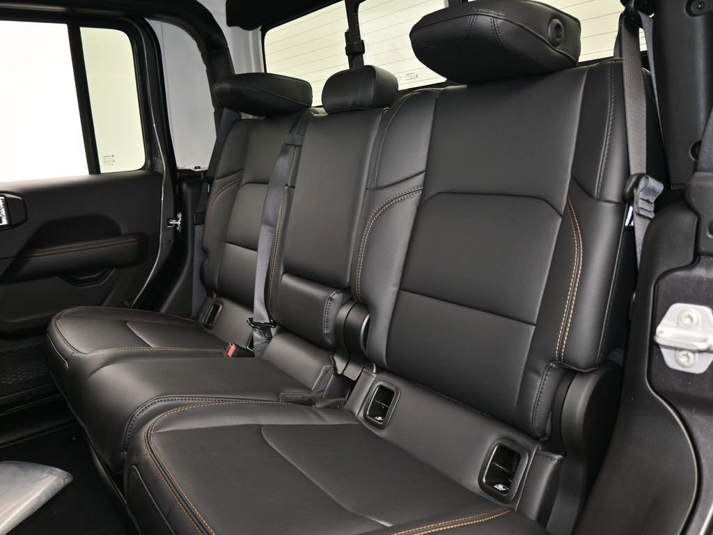 New 2026 Jeep Gladiator Sahara image 27