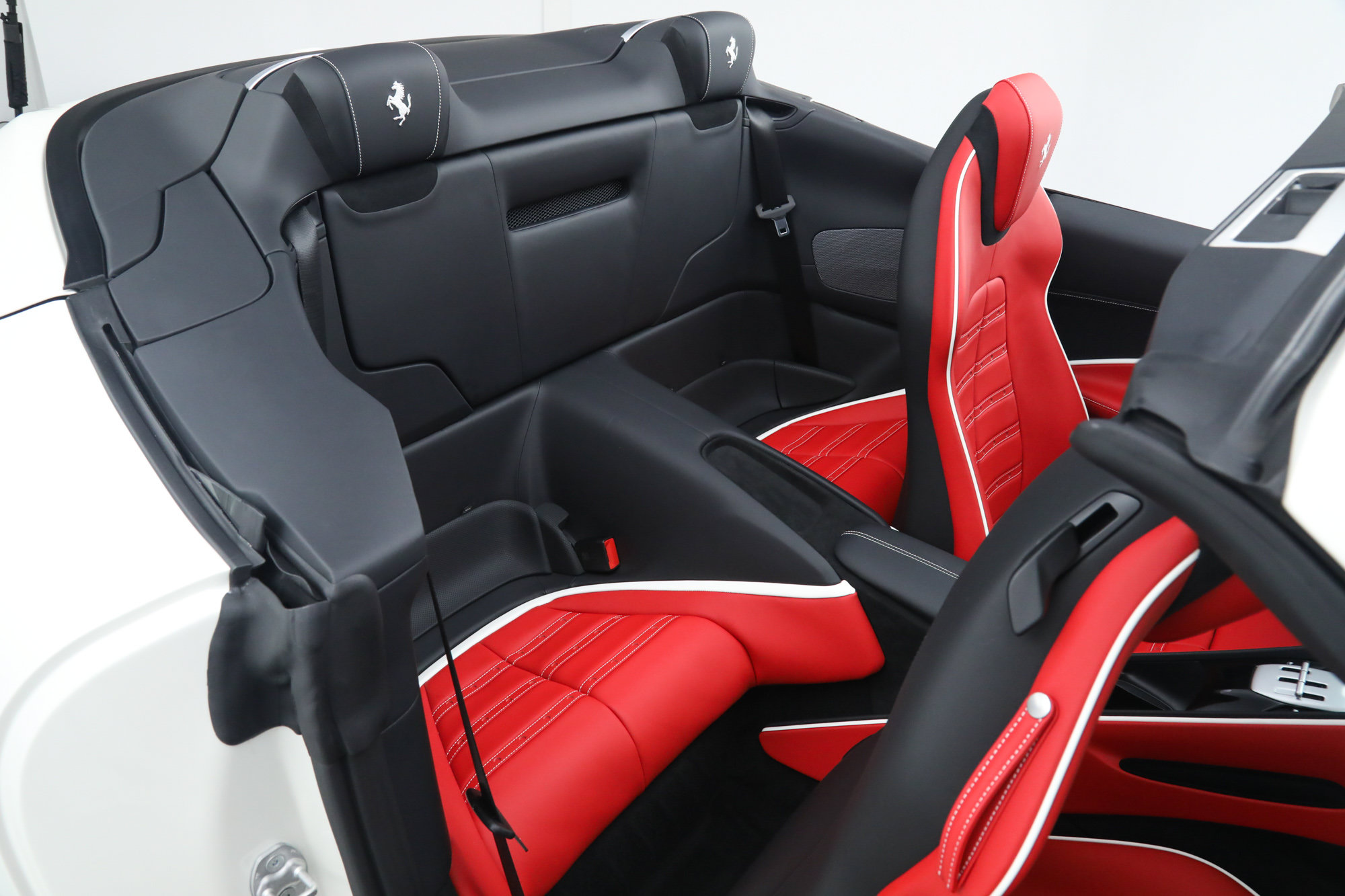 Certified 2025 Ferrari Roma Spider RWD image 23
