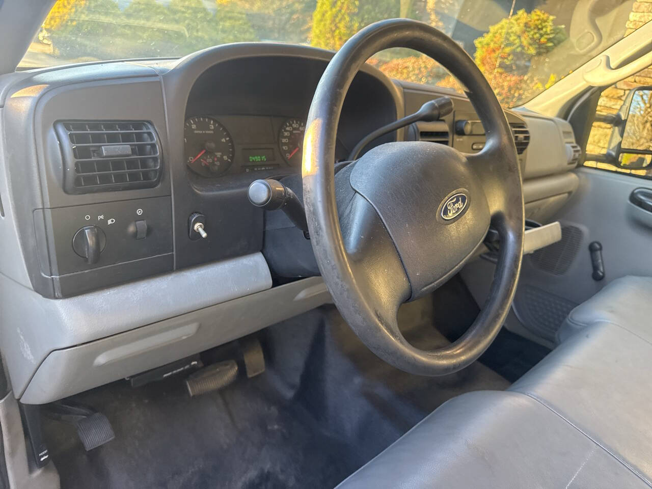 Used 2006 Ford F350 Lariat RWD image 10