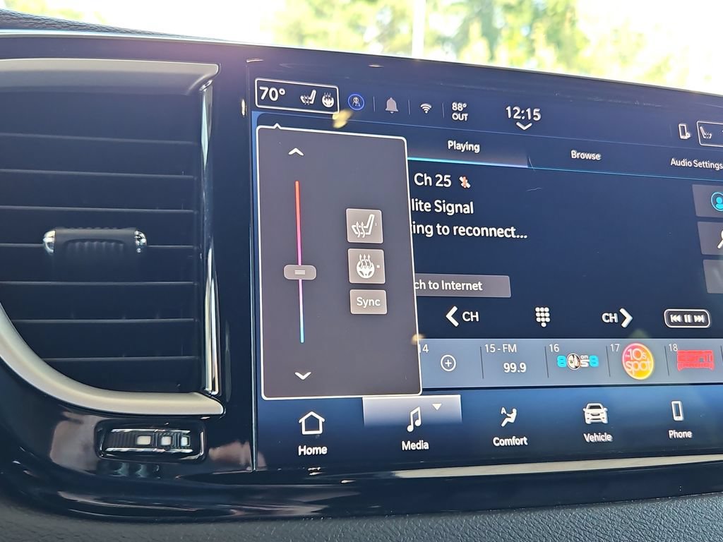 Used 2025 Chrysler Pacifica Select FWD image 18
