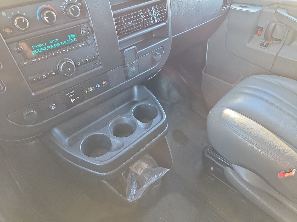 Used 2022 GMC Savana 3500 Extended RWD image 24
