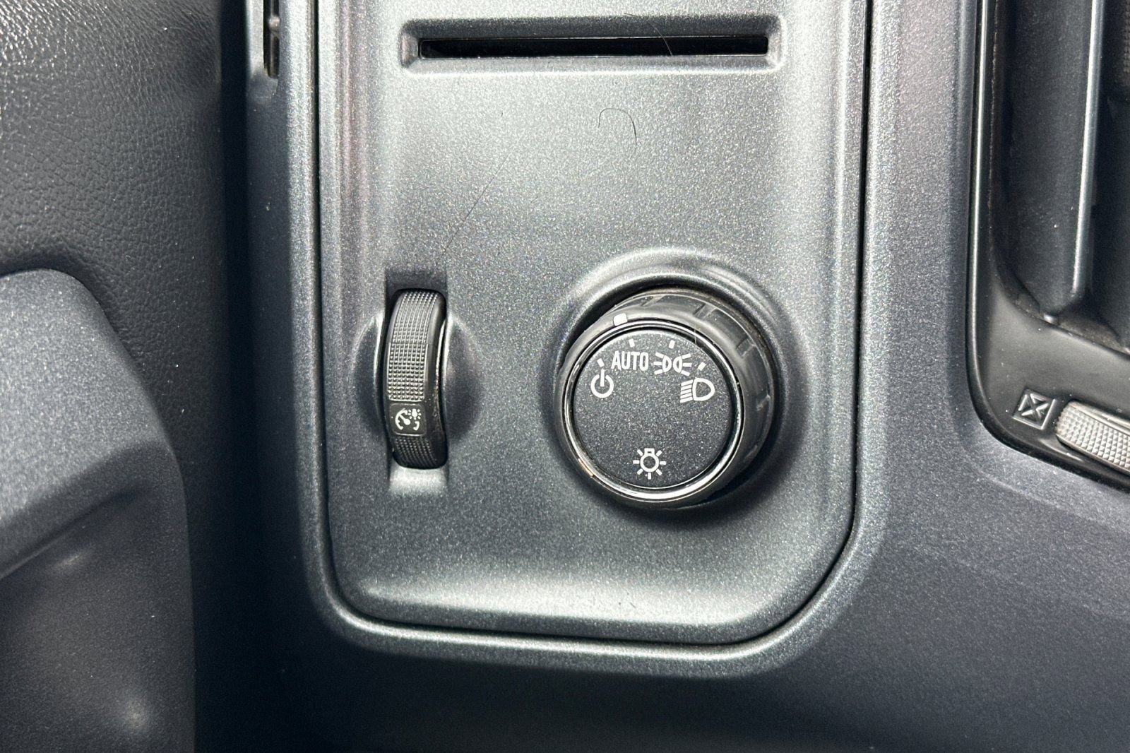 Used 2015 GMC Sierra 1500 2WD Regular Cab image 23