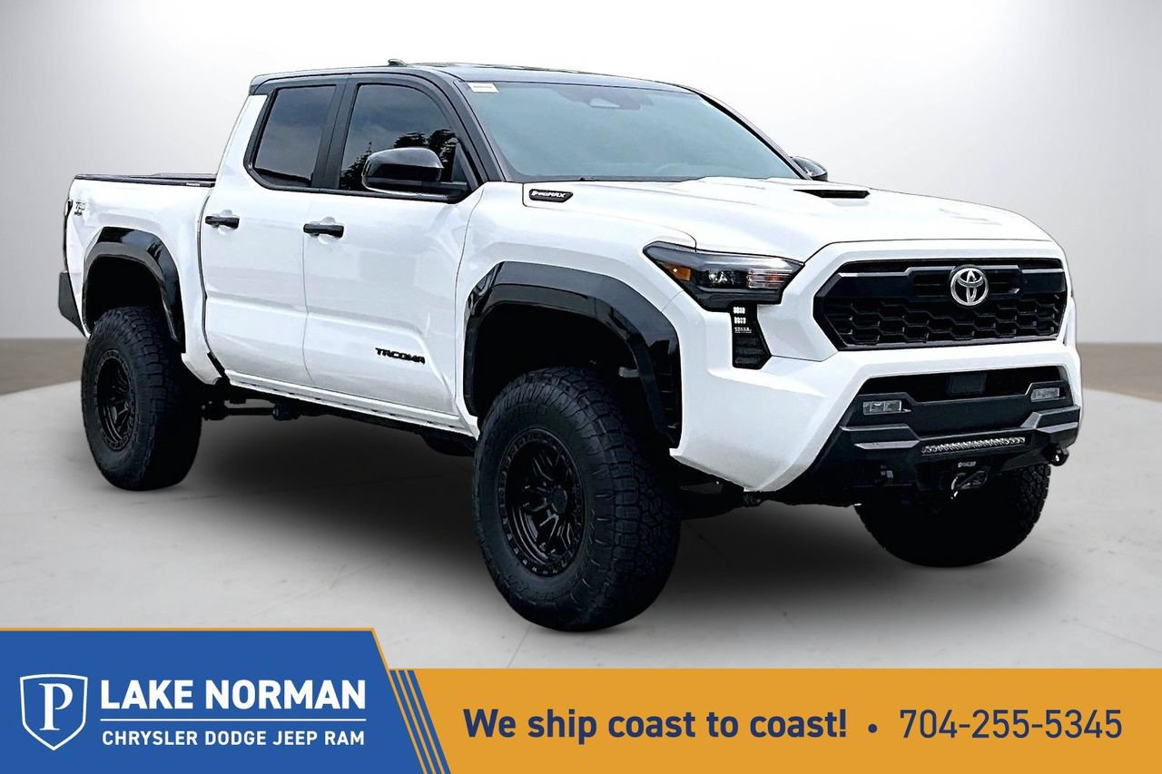 Used 2024 Toyota Tacoma TRD Sport AWD/4WD image 1