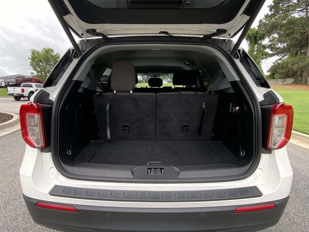Certified 2024 Ford Explorer XLT RWD image 7