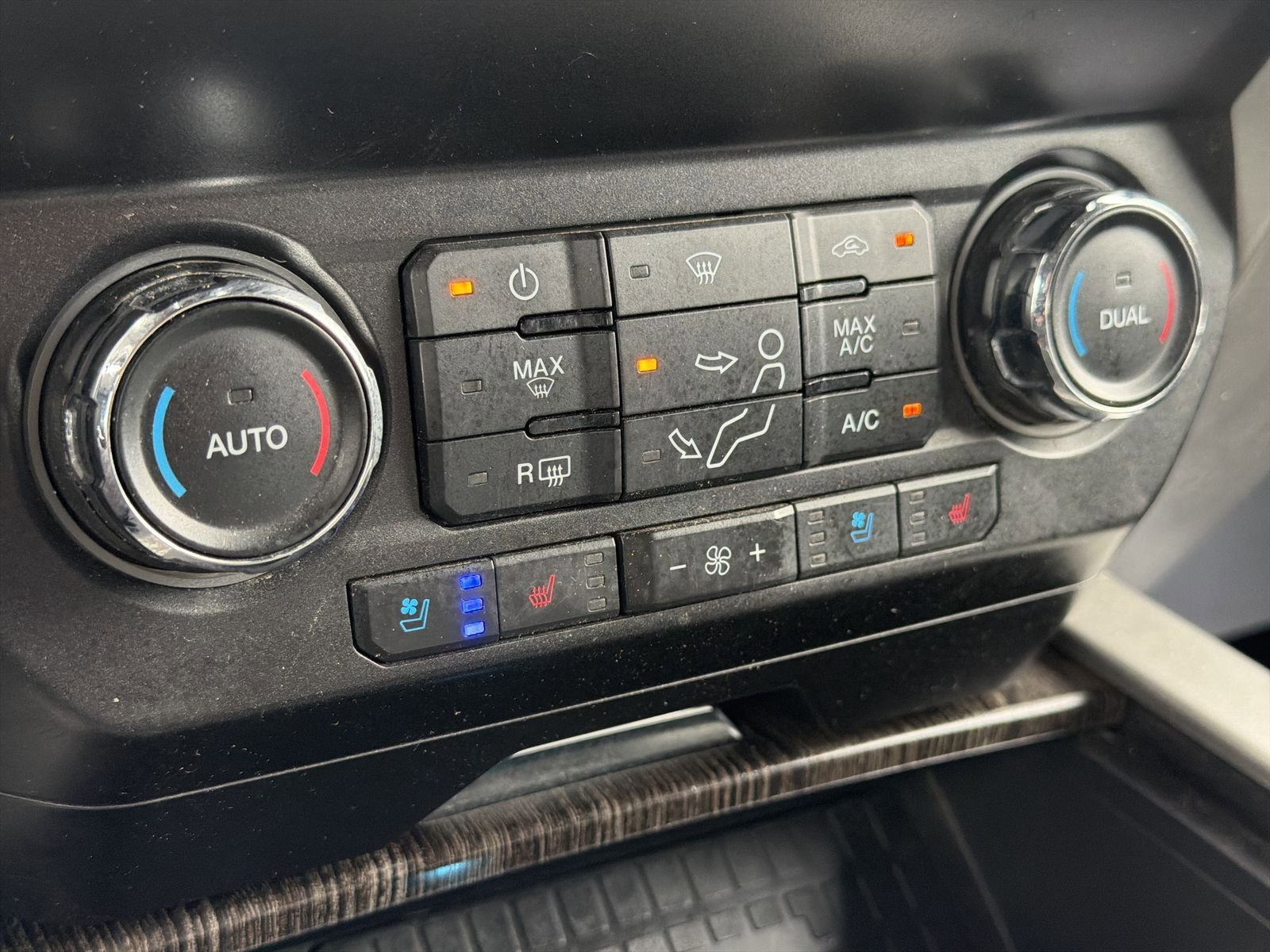 Used 2021 Ford F450 Lariat w/ Lariat Ultimate Package AWD/4WD image 32