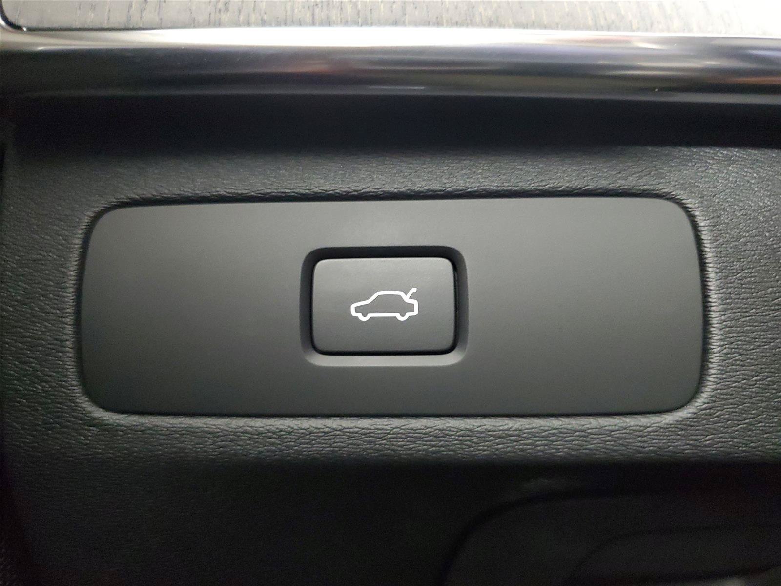 Certified 2026 Volvo XC90 B6 Ultra AWD/4WD image 32