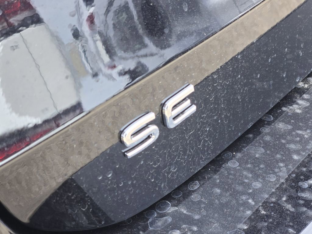 New 2026 Volkswagen Taos SE image 9