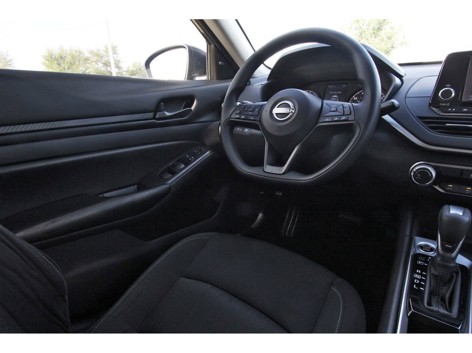 Used 2024 Nissan Altima 2.5 S FWD image 11