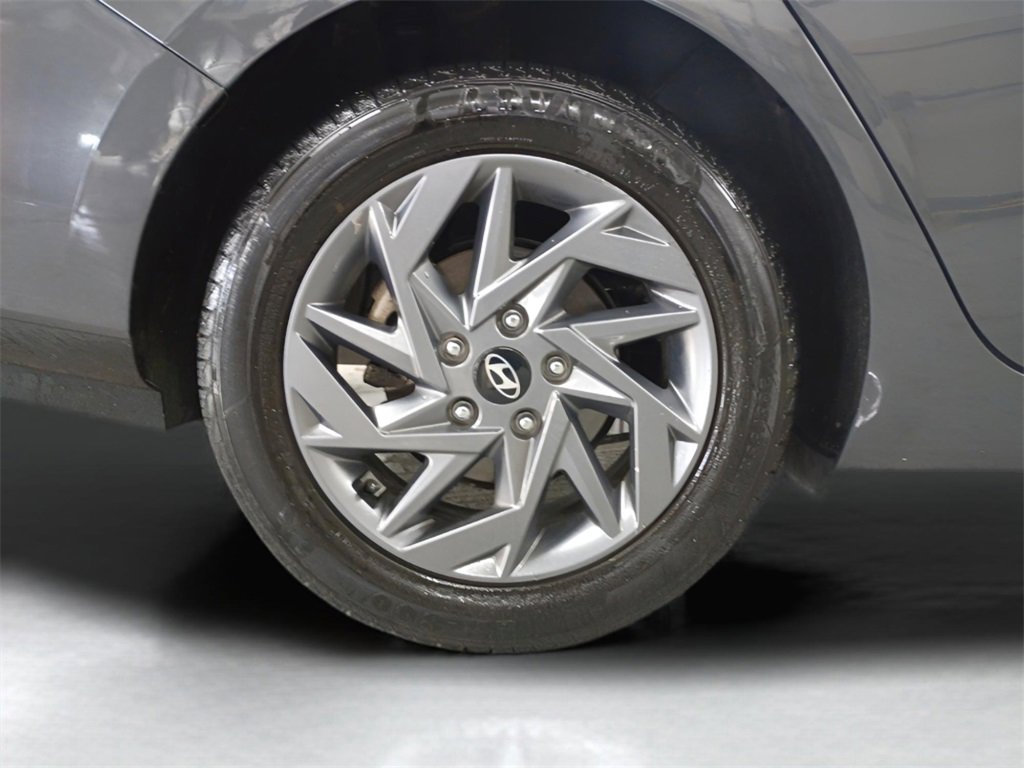 Certified 2024 Hyundai Elantra SEL image 29