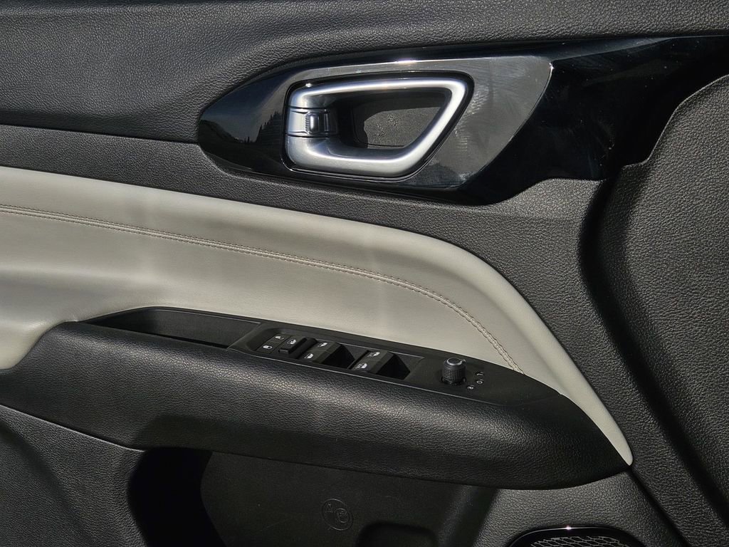 Used 2024 Jeep Compass Limited image 24