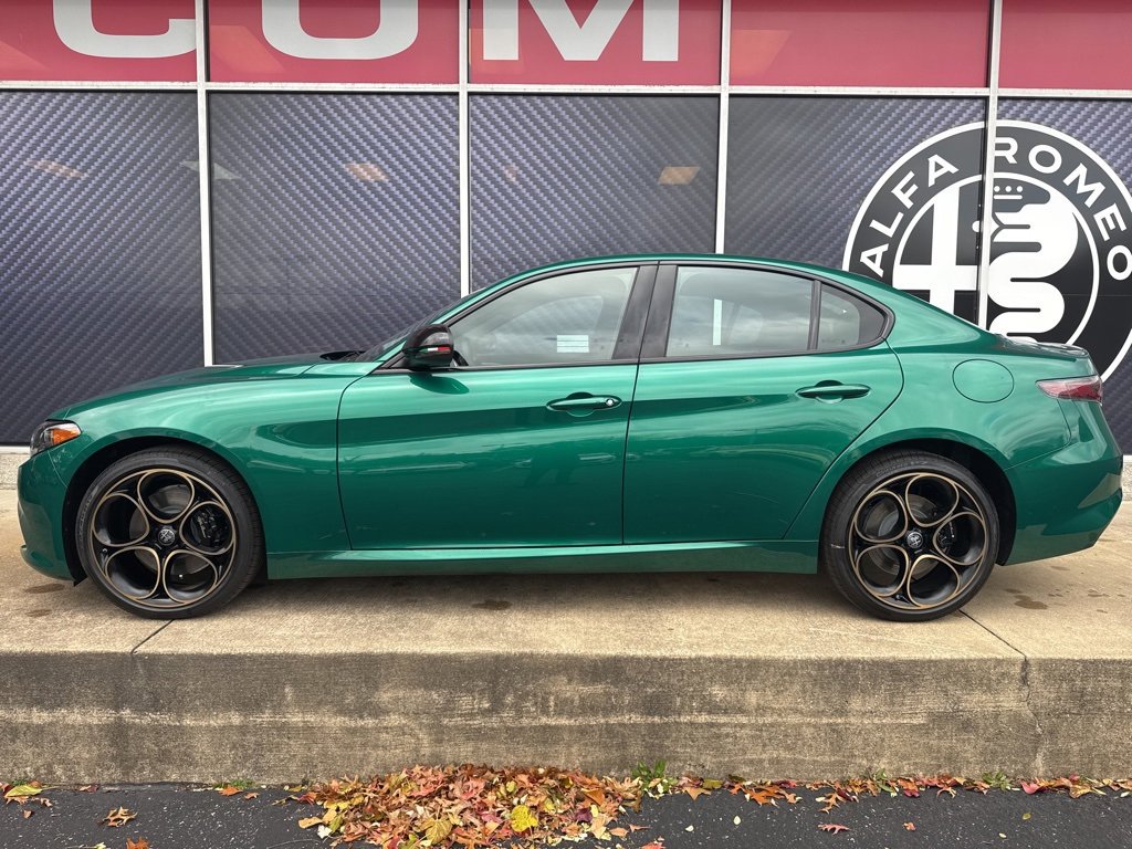 New 2025 Alfa Romeo Giulia AWD w/ Driving Assist Package image 7