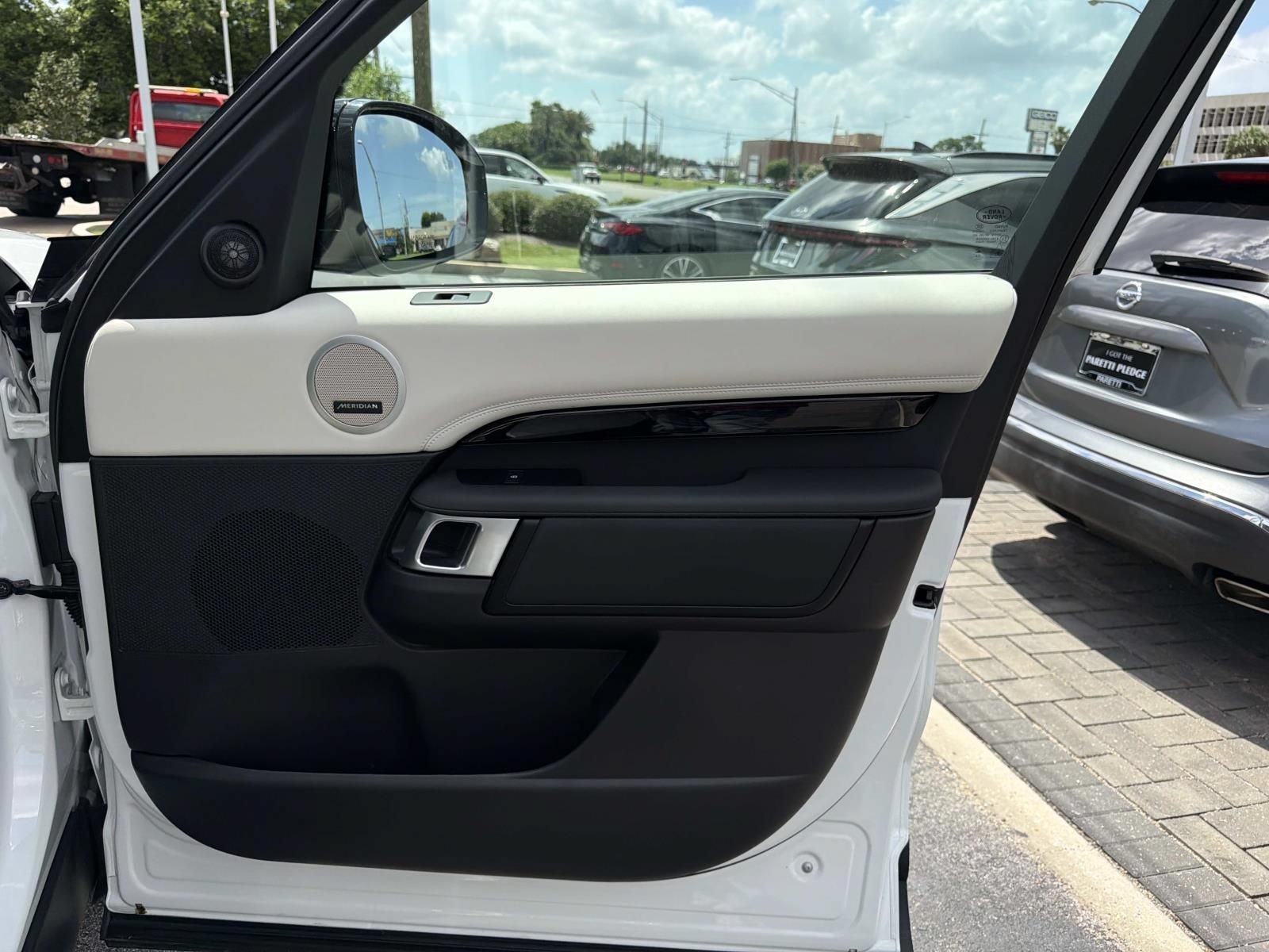 Used 2025 Land Rover Discovery S AWD/4WD image 14