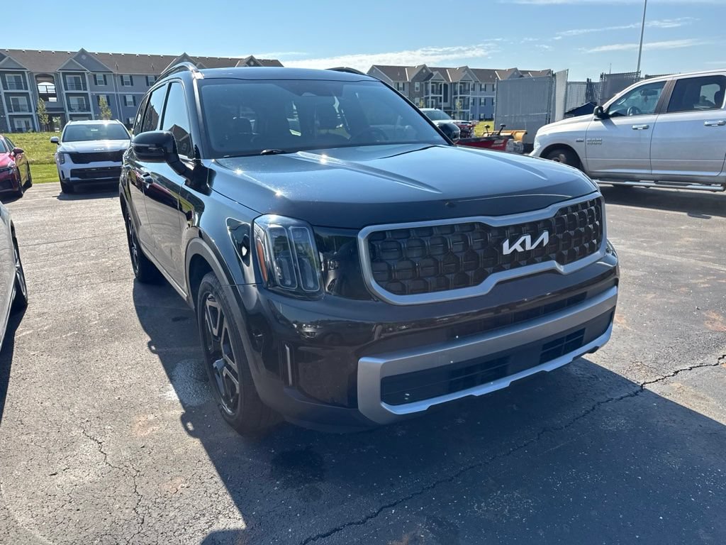 Used 2023 Kia Telluride EX X-Line AWD/4WD image 3