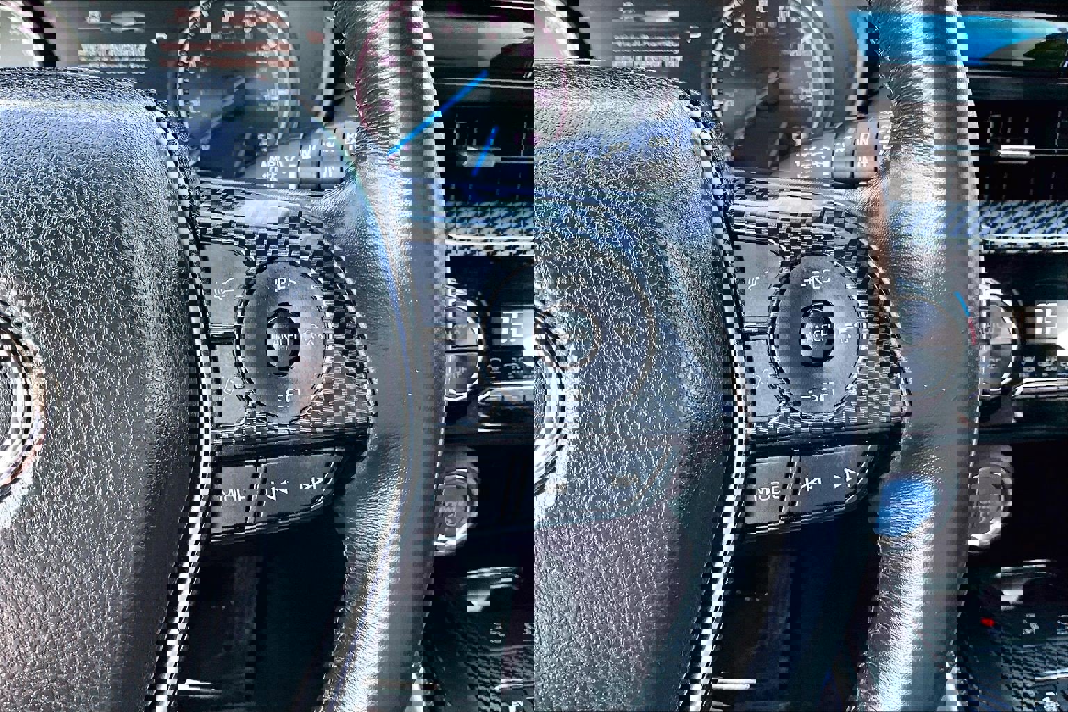 Used 2022 Toyota Venza XLE image 18