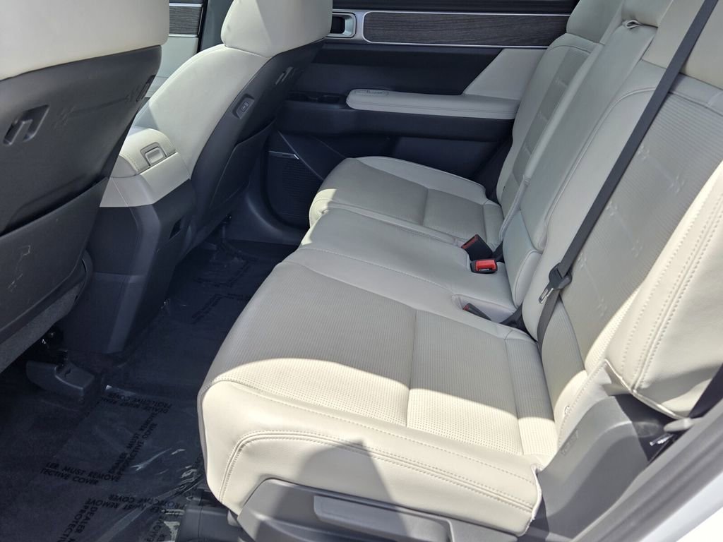 Used 2024 Hyundai Santa Fe Limited FWD image 11