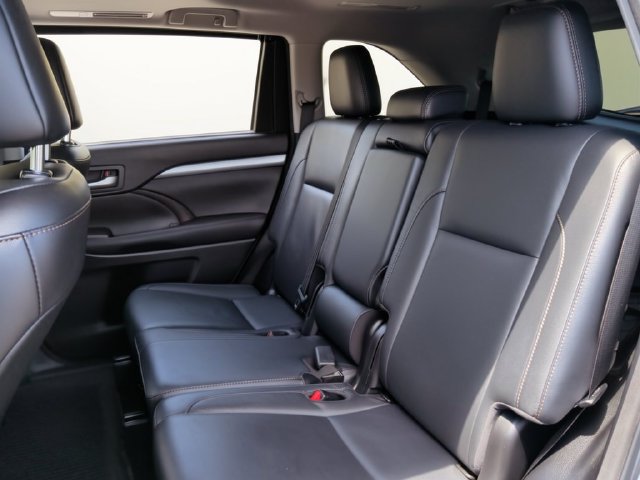 Used 2017 Toyota Highlander XLE AWD/4WD image 27