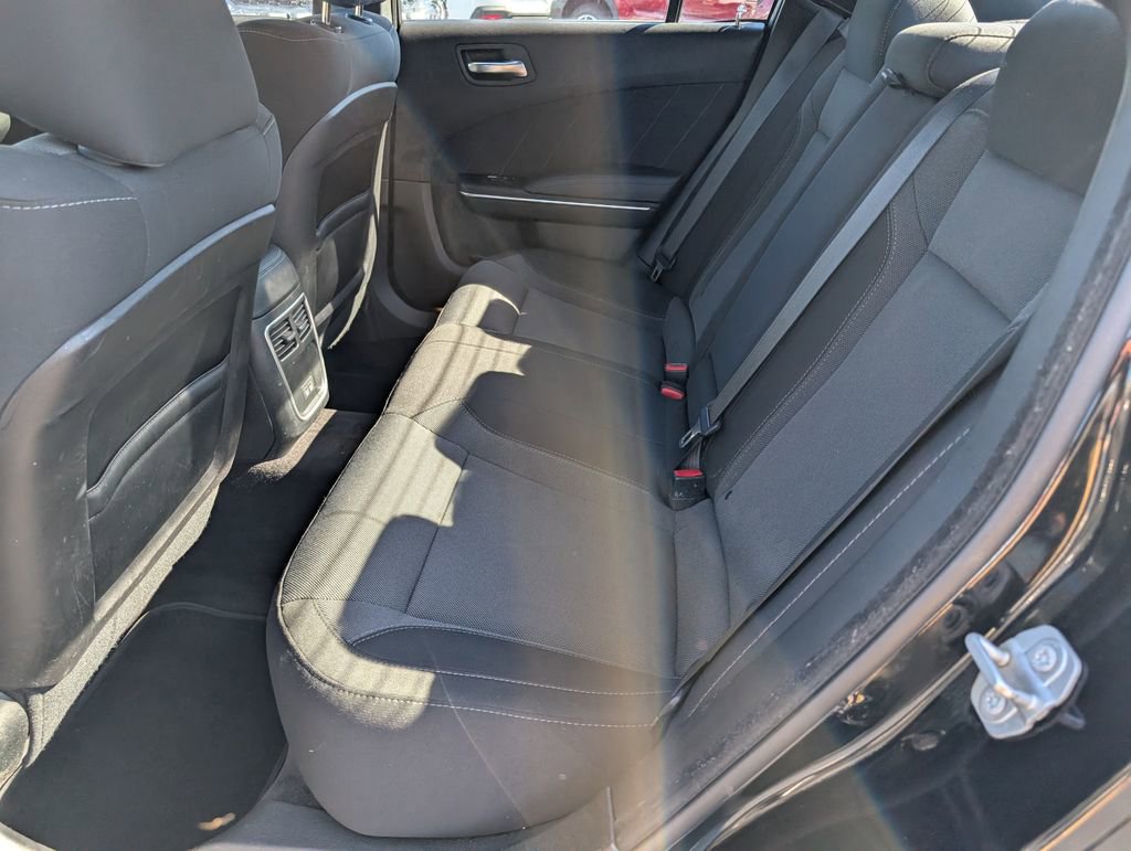 Used 2017 Dodge Charger SE w/ Travel & Safety Group image 9
