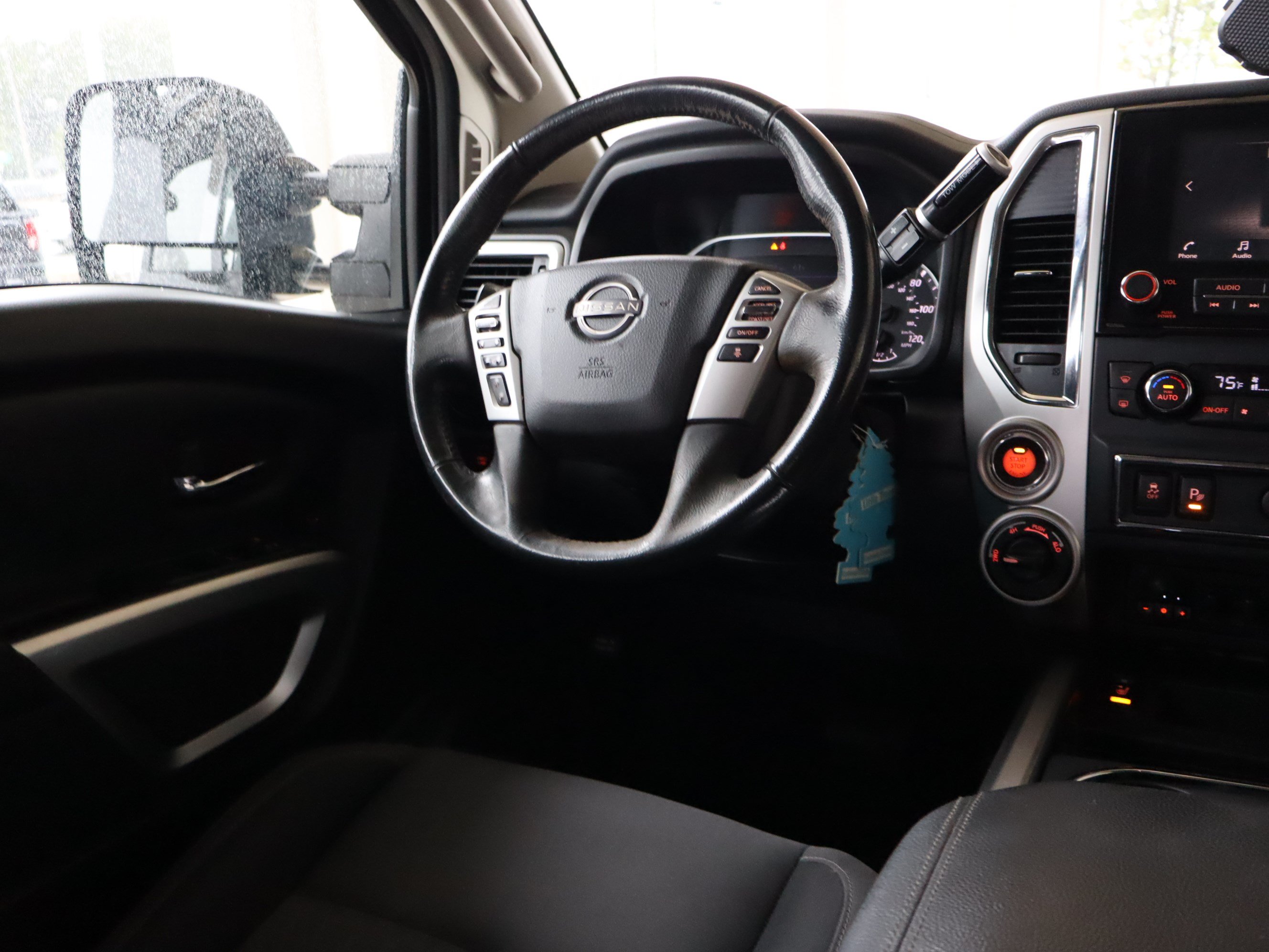 Used 2023 Nissan Titan SV w/ SV Convenience Package AWD/4WD image 15