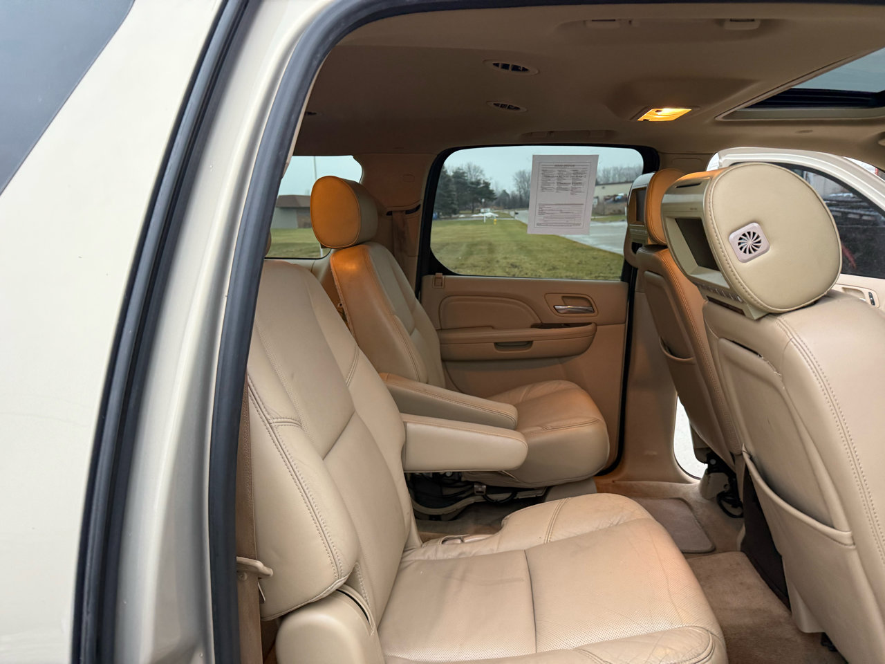 Used 2009 Cadillac Escalade ESV AWD image 22