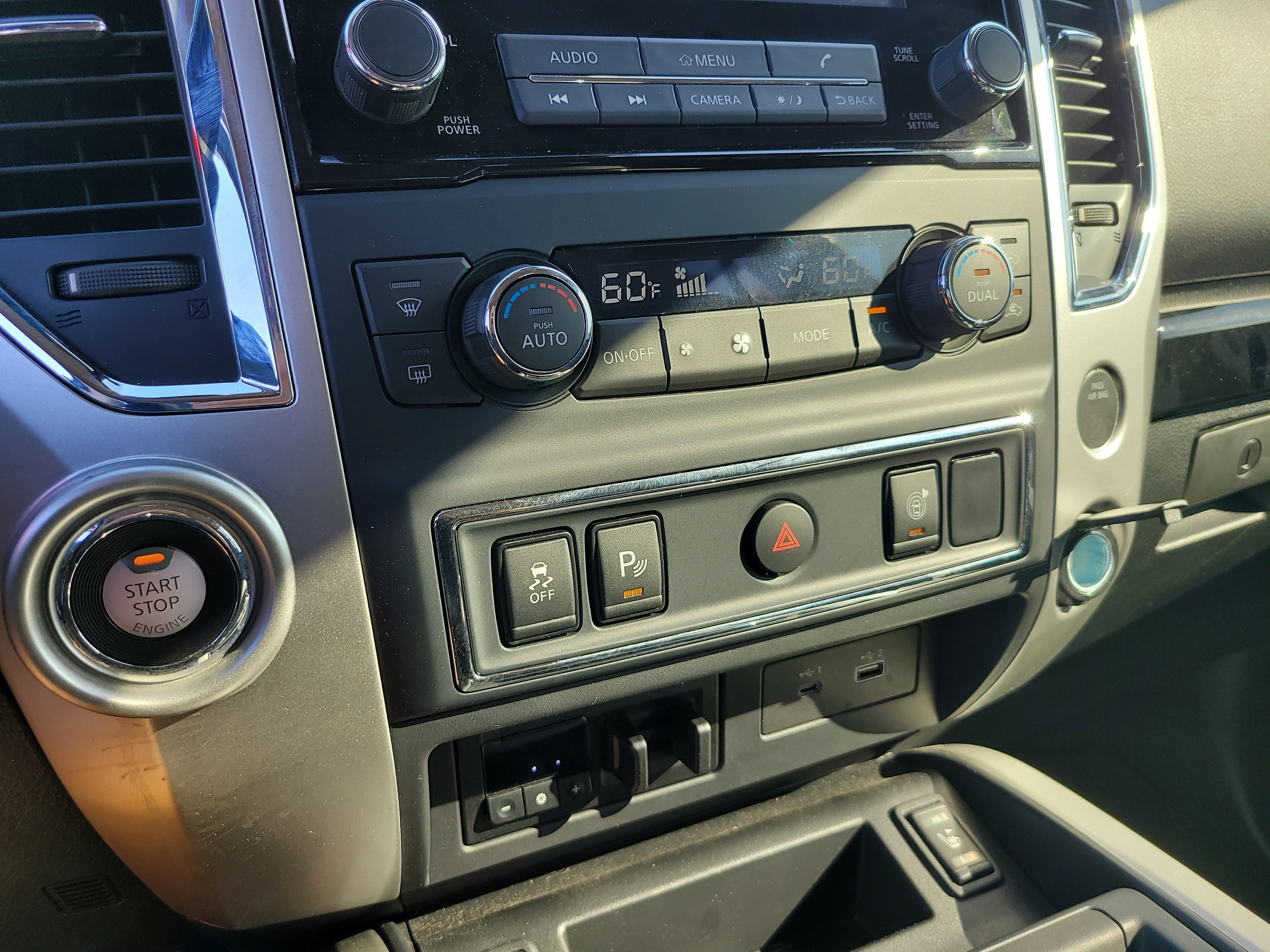 Used 2023 Nissan Titan SV w/ SV Convenience Package RWD image 24