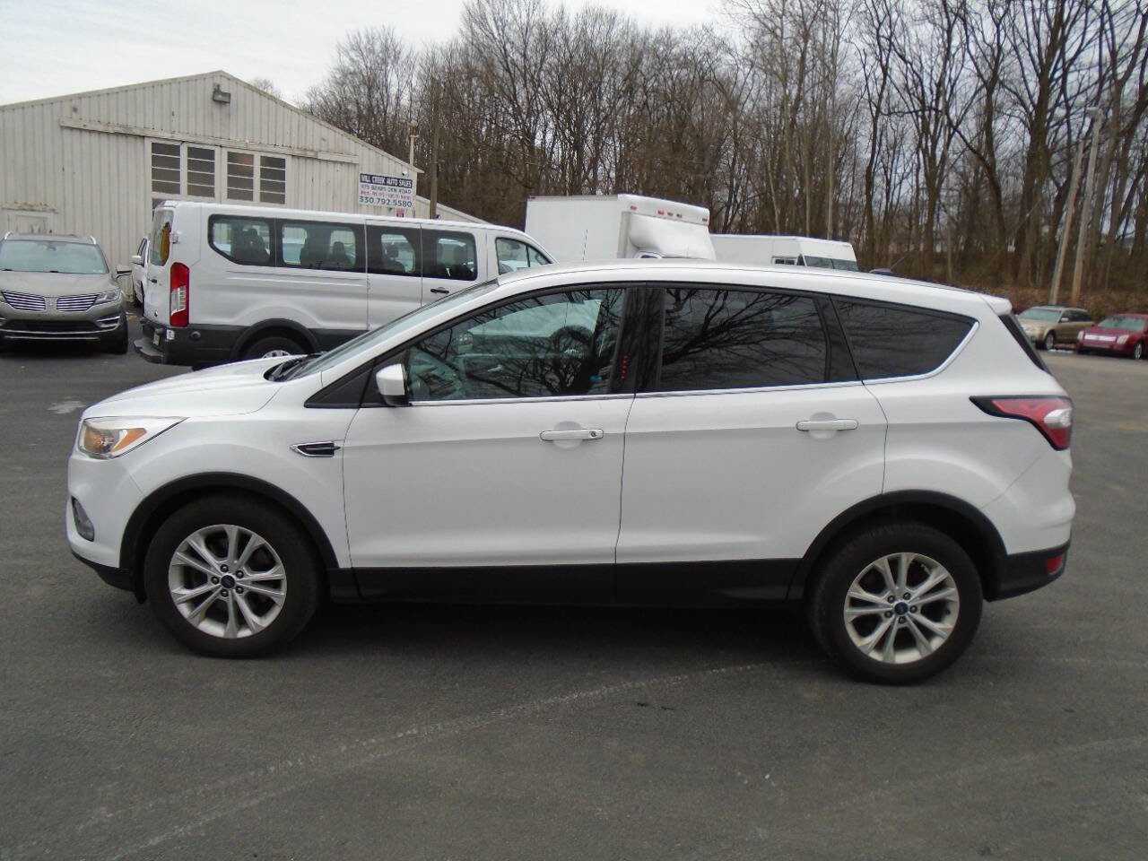 Used 2017 Ford Escape SE image 2