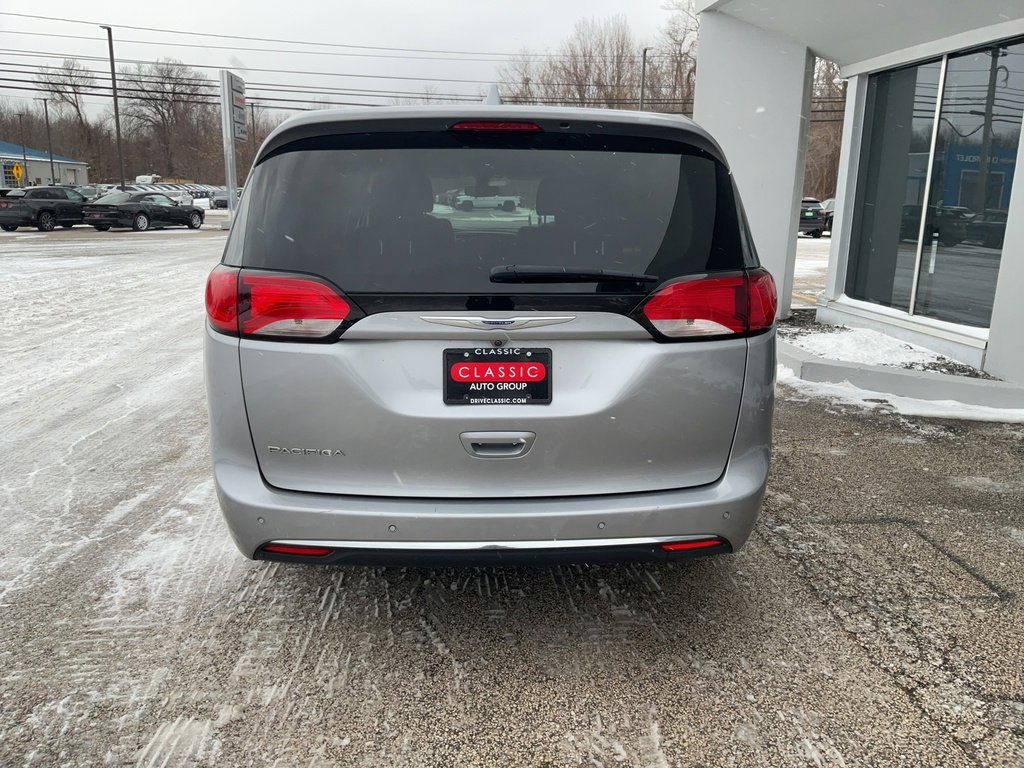 Used 2020 Chrysler Pacifica Touring image 6