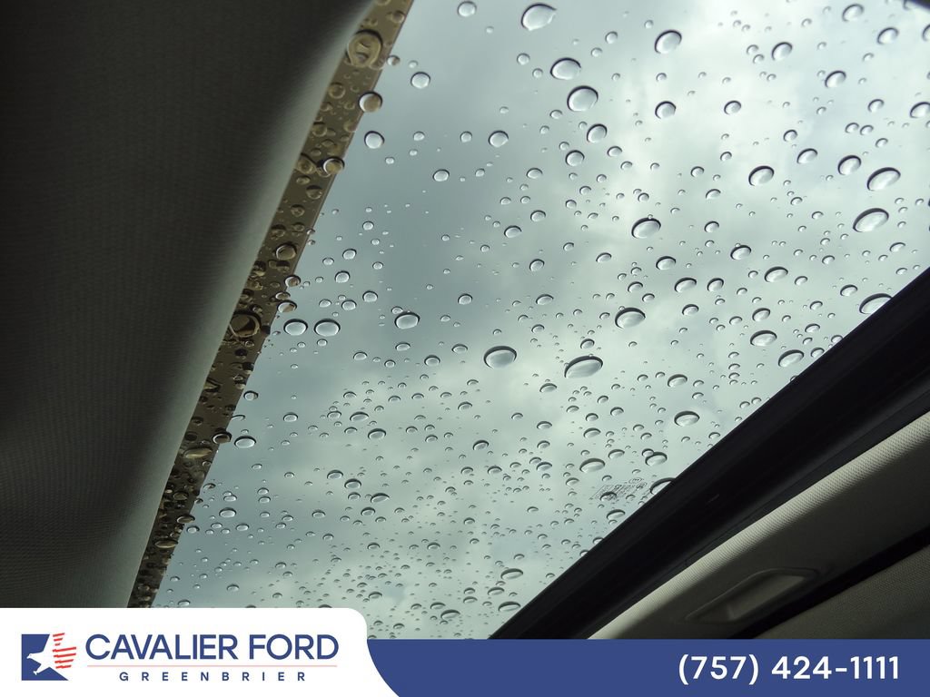 Used 2015 Ford Focus Titanium w/ Titanium Cold Weather Package FWD image 18