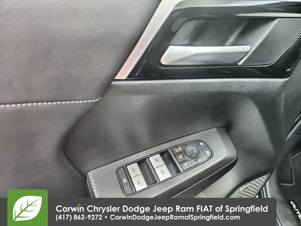 Used 2025 Mitsubishi Outlander SE FWD image 20